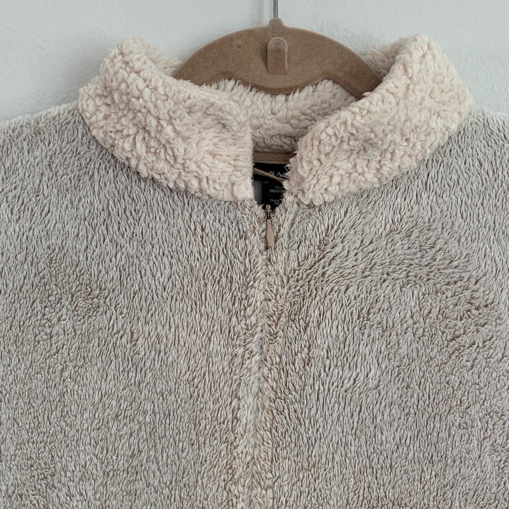 Robe - Picture 3 of 6